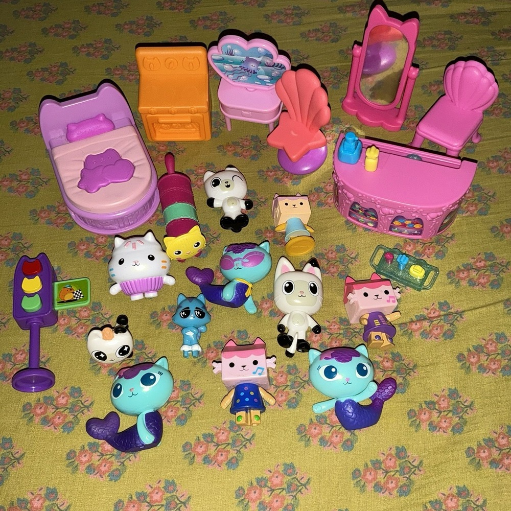 Gabby'S Dollhouse Sweet Dreams Bedroom & Primp Pamper Mercat Pillow Cat Figures